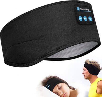Diese Bluetooth-Schlafmaske vereint erholsame Schlaftherapie mit moderner Audiotechnologie – und ist dank ihres durchdachten Designs nun auch perfekt für Sport und Jogging geeignet. Produktbeschreibung Unsere innovative Schlaf- und Sportmaske bietet dir: Kabelloses Hörerlebnis Integrierte Stereo-Lautsprecher in Ohrhöhe liefern kristallklaren Sound direkt an dein Ohr, ohne zu drücken. Dank Bluetooth 5.0 koppelt sie sich sekundenschnell mit deinem Smartphone, MP3-Player oder Tablet. Aktive Geräuschunterdrückung Unterdrückung von Außengeräuschen (z. B. Verkehrslärm oder schnarchende Zimmergenossen) für ungestörte Erholung – ob zu Hause, auf Reisen oder beim Workout im Freien. Sporttaugliches Design – Rutschfester Halt: Breiter, verstellbarer Kopfgurt mit Anti-Rutsch-Beschichtung verhindert Verrutschen auch bei schnellen Bewegungen. – Schweißresistentes Material: Die Maske ist aus schnelltrocknendem, atmungsaktivem Funktionsstoff gefertigt und schützt Elektronik und Lautsprecher zuverlässig vor Schweiß. – Leicht & kompakt: Mit nur 60 g spürst du kaum Gewicht – ideal für Läufe, Yoga-Sessions oder Radfahrten. Maximaler Komfort – Flexible Passform: Elastische Polsterungen schmiegen sich an jede Kopfform und sorgen für sanften Druckausgleich. – Optimale Abdunkelung: Verdunkelungsflächen aus Memory-Foam blockieren Lichtquellen effektiv – für erholsame Power-Naps oder konzentriertes Entspannen zwischen den Trainingseinheiten. Lange Akkulaufzeit Bis zu 10 Stunden Musikwiedergabe oder Schlaftherapie mit einer einzigen Ladung. In 2 Stunden vollständig aufgeladen per USB-C. Einfache Bedienung Intuitive Tastensteuerung an der Maske für Lautstärke, Play/Pause und Anrufannahme – ohne dein Smartphone aus der Tasche zu holen. Ideal für Sport und Jogging Mit ihrem rutschfesten, leichten und schweißresistenten Design begleitet dich diese Schlafmaske mühelos auf deinen Joggingrunden oder beim Cross-Training. Genieße motivierende Musik oder geführte Meditations- und Atemübungen, ohne dabei auf Komfort oder Stabilität verzichten zu müssen. Dabei sorgt die Geräuschunterdrückung dafür, dass du dich voll auf deinen Rhythmus konzentrieren kannst – sei es im Park, auf dem Trail oder im Fitnessstudio. Highlights auf einen Blick Integrierte Stereo-Lautsprecher & Bluetooth 5.0 Aktive Geräuschunterdrückung Schweißresistentes, atmungsaktives Funktionsmaterial Rutschfester, verstellbarer Kopfgurt Memory-Foam-Abdunkelung für perfekte Lichtblockade Bis zu 10 Stunden Akkulaufzeit (USB-C) Intuitive On-Mask-Steuerung Mit dieser vielseitigen Bluetooth-Schlaf- und Sportmaske investierst du in erholsamen Schlaf, fokussierte Entspannung und motivierendes Training – jederzeit und überall.