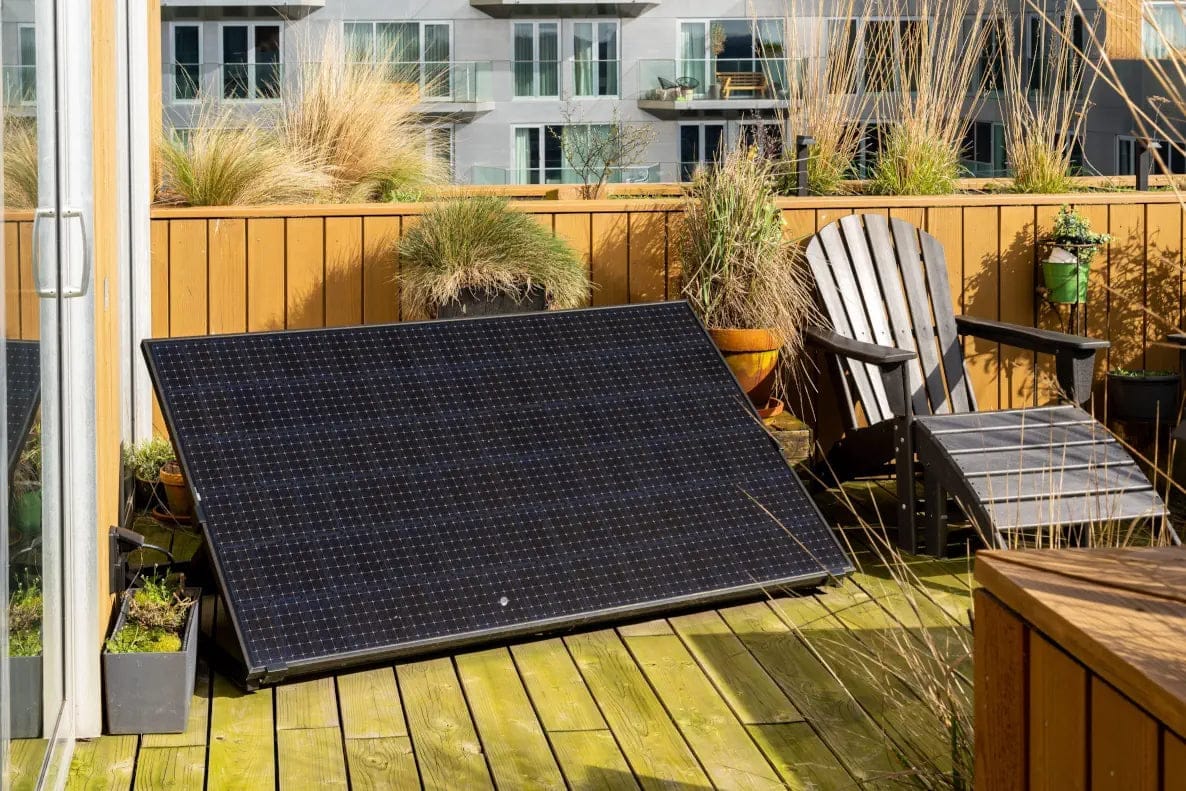 2WP8TCY Balkonkraftwerk 600/445 Watt für die Terrasse mit Ständer – Bild 1